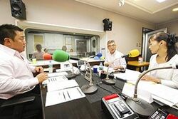 「マット安川のずばり勝負」スタジオ風景／マット安川、笠原敏彦、加藤知華／前田せいめい撮影