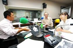 「マット安川のずばり勝負」スタジオ風景／マット安川、宮崎正弘、加藤知華／前田せいめい撮影