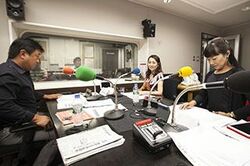 「マット安川のずばり勝負」スタジオ風景/マット安川、池内ひろ美、加藤知華/前田せいめい撮影