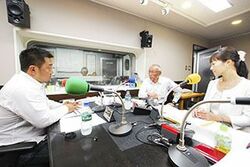 「マット安川のずばり勝負」スタジオ風景／マット安川、南丘喜八郎、加藤知華／前田せいめい撮影