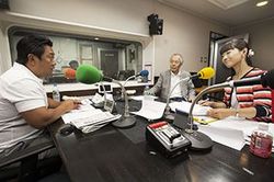 「マット安川のずばり勝負」スタジオ風景／マット安川、小川和久、加藤知華／前田せいめい撮影