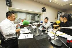 「マット安川のずばり勝負」スタジオ風景／マット安川、佐藤優、加藤知華／前田せいめい撮影