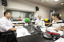 「マット安川のずばり勝負」スタジオ風景／マット安川、宮崎正弘、加藤知華／前田せいめい撮影