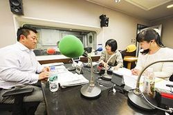 「マット安川のずばり勝負」スタジオ風景／マット安川、小国綾子、加藤知華／前田せいめい撮影