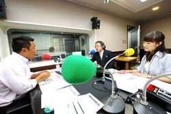 「マット安川のずばり勝負」スタジオ風景／マット安川、小林節、加藤知華／前田せいめい撮影