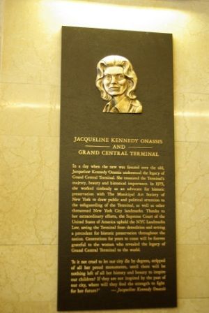 グランドセントラル駅守ったジャクリーンさん称え 名前冠した通用広場