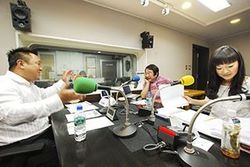 「マット安川のずばり勝負」スタジオ風景/マット安川、青山繁晴、加藤知華/前田せいめい撮影