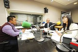 「マット安川のずばり勝負」スタジオ風景／マット安川、南丘喜八郎、加藤知華／前田せいめい撮影