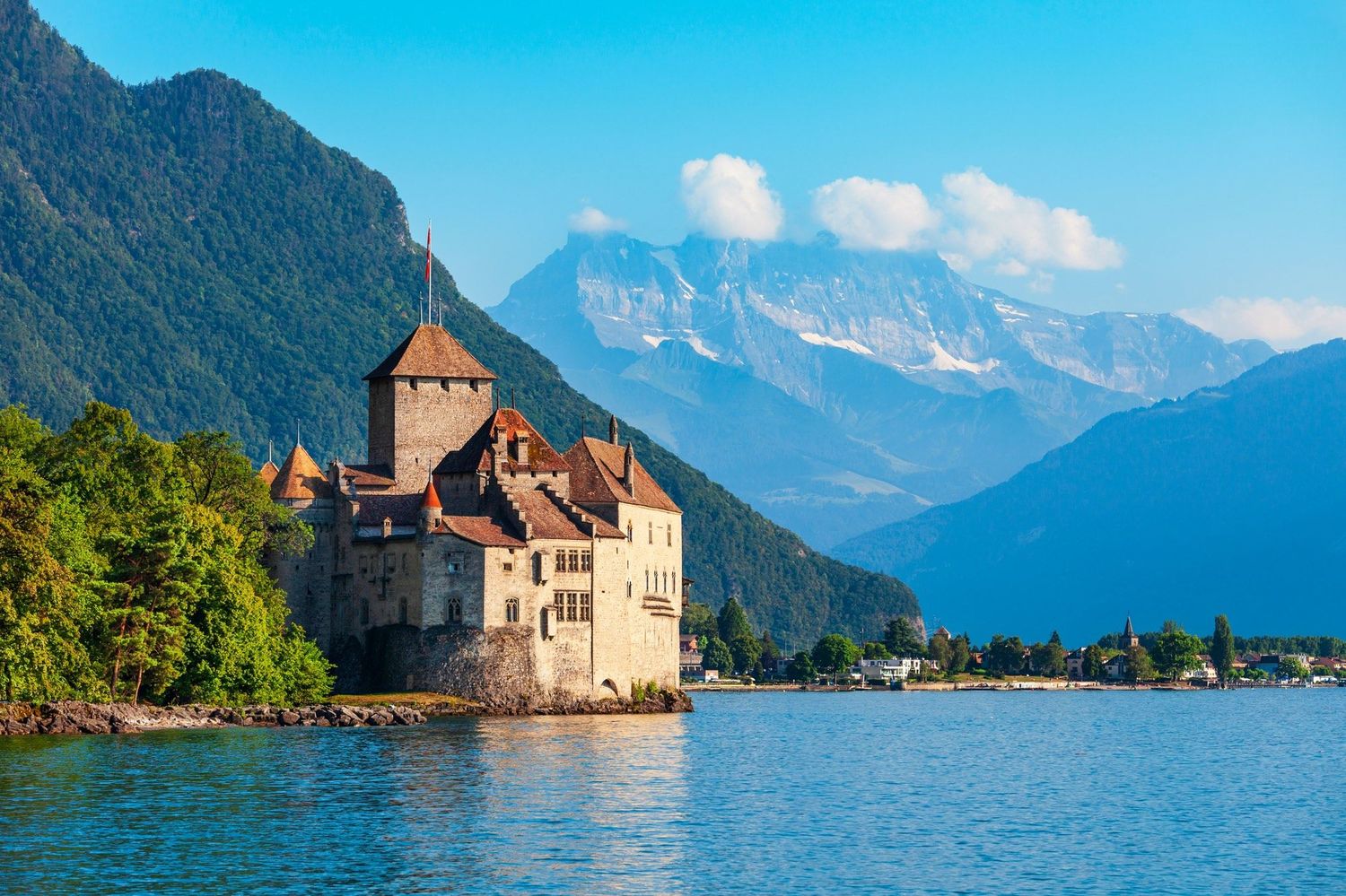 湖に浮かぶ麗しの 囚人の城 スイス シヨン城 世界の美しい城 第5回 Jbpress Autograph