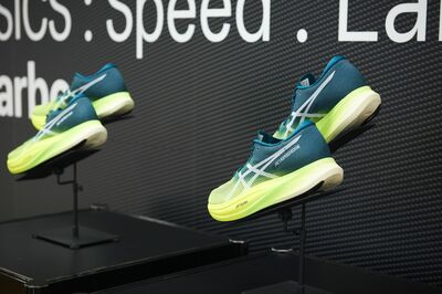 箱根駅伝ランナーを振り向かせたアシックスの「厚底シューズ」がさらに