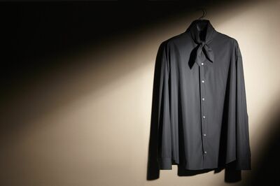 カジュアルからエレガンスまで着こなせる、万能シャツを獲得せよ