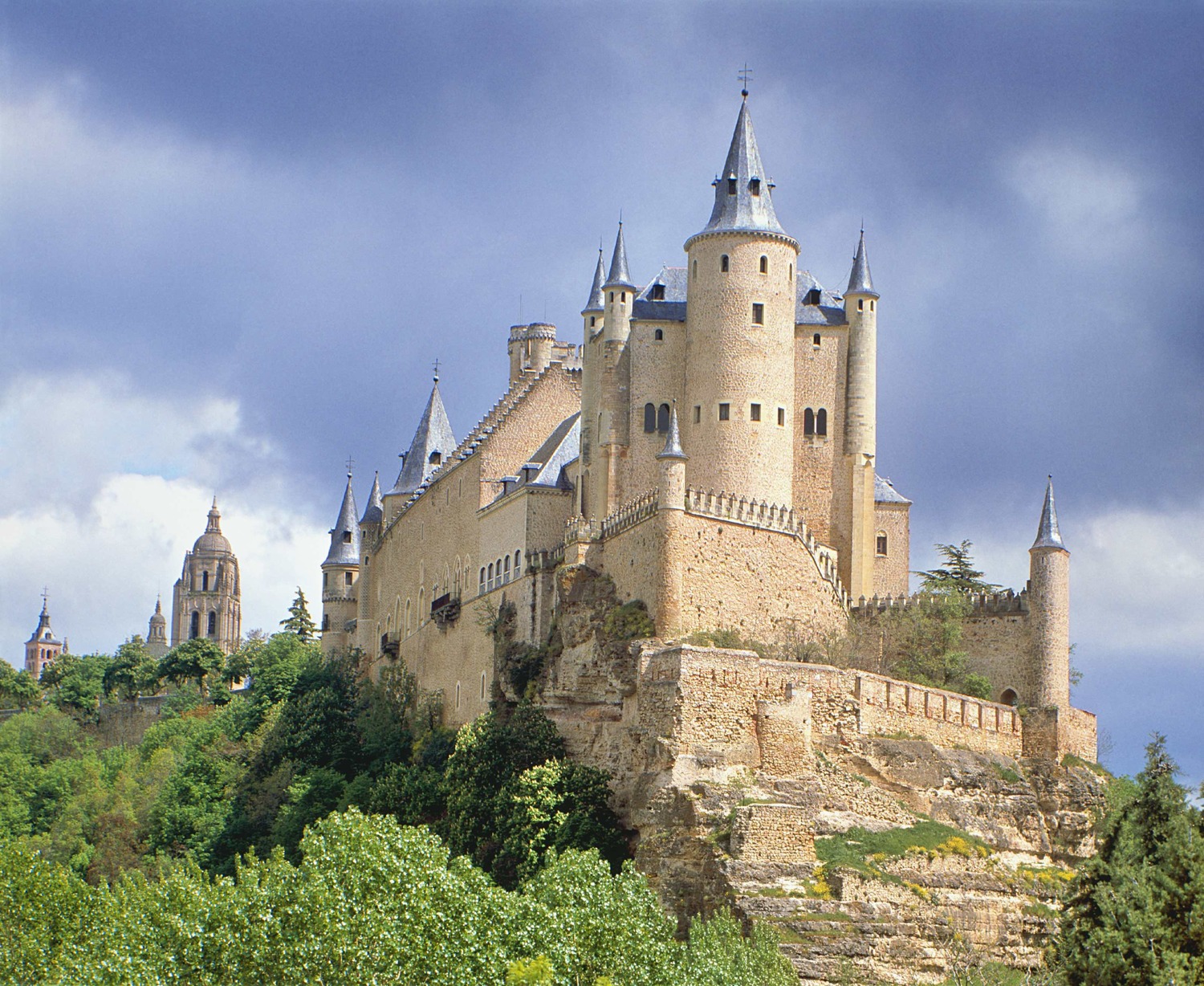 白雪姫のモデル 近代スペイン幕開けの城アルカサル 世界の美しい城 第4回 Jbpress Autograph