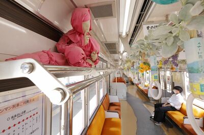 電車の網棚に忍者が！？忍者発祥の地・伊賀を走る伊賀鉄道「忍者列車