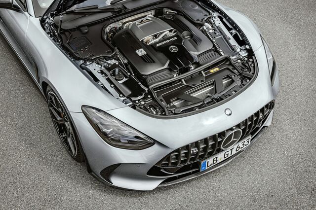 V8ツインターボの4WD！速いメルセデス「AMG GT クーペ」に試乗 ロングセラーの初代を継いだ2代目は全方面アップグレード | JBpress  autograph