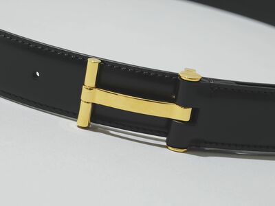 トムフォード ベルト 黒 ワニ皮風エンボス ゴールドTバックル トムフォード ベルト 黒 ワニ皮風エンボス ゴールドTバックル - メルカリ