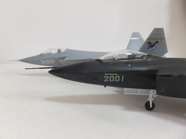写真ギャラリー7枚め｜中国の最新ステルス機の形状、プラモで検証して