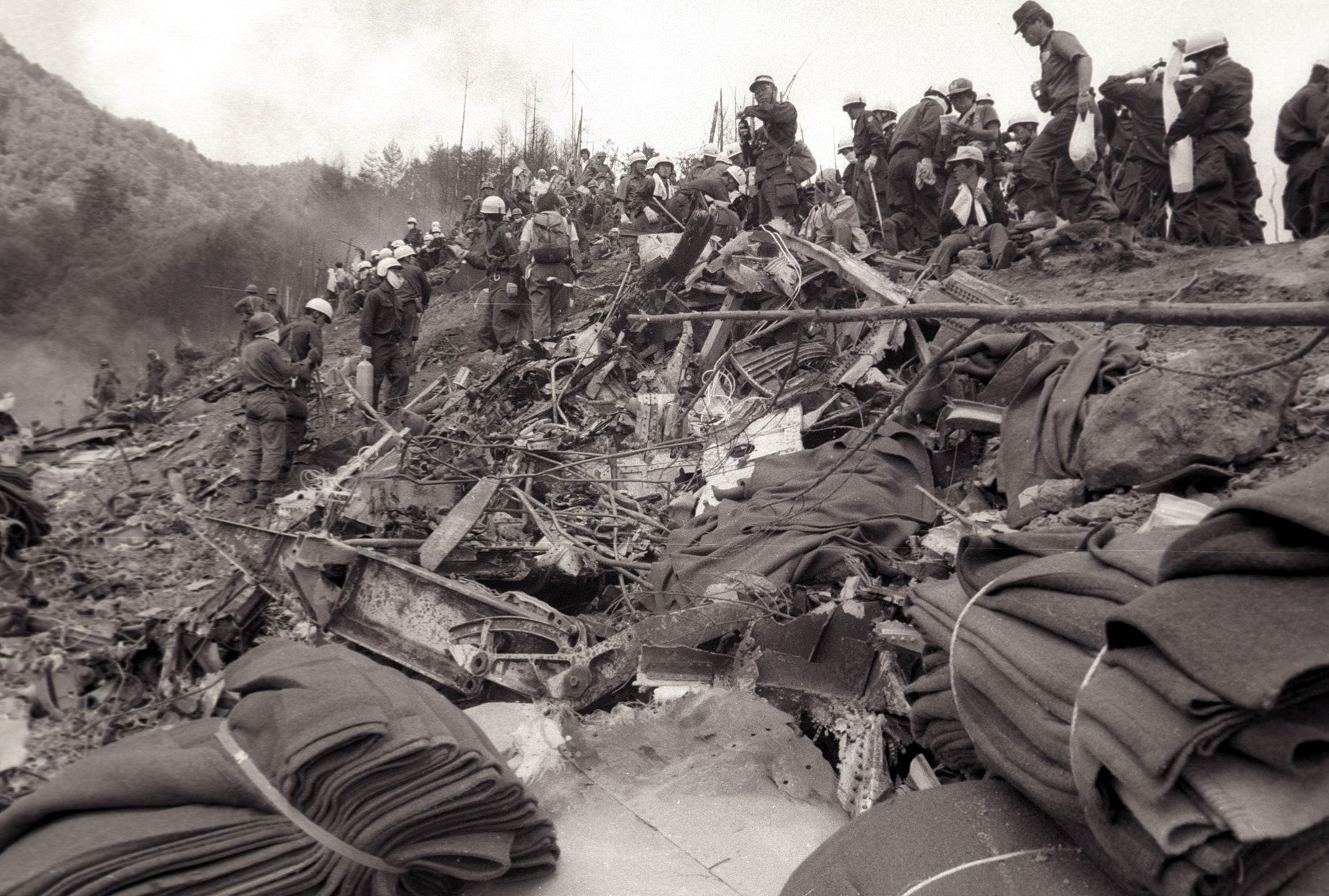 写真ギャラリー2枚め｜【日航機墜落事故】4人の生存者の救出劇